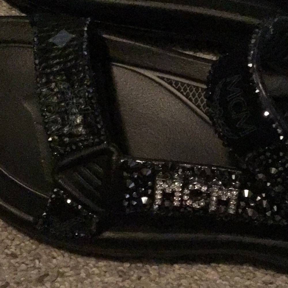 Sandals - Picture 4 of 4
